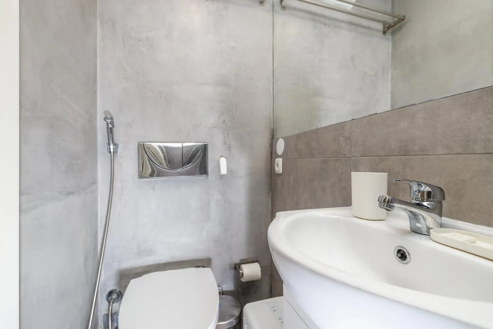 アパート Guestready - Minimalist Studio In Downtown Lisbonアパートメント ポルトガル